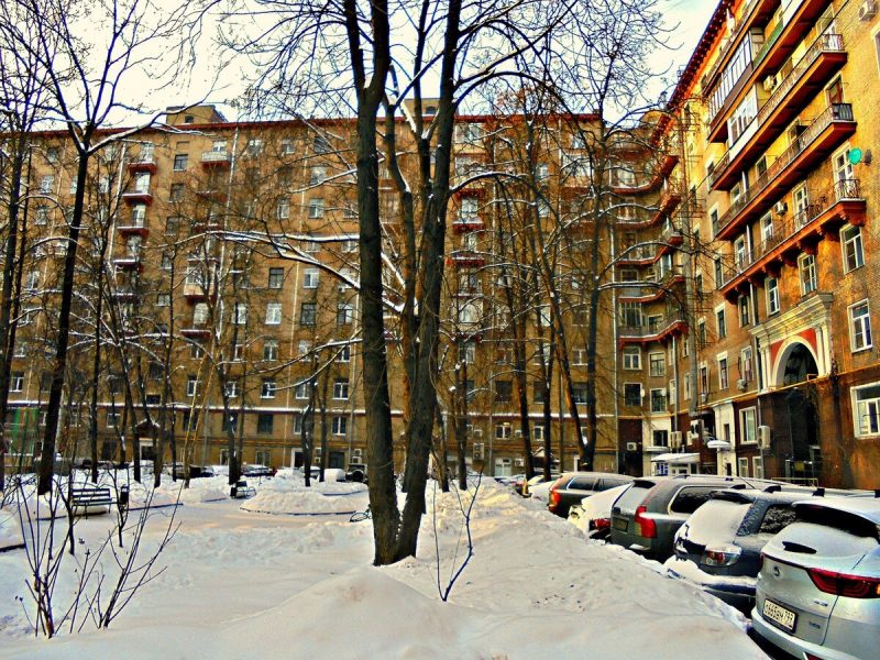 Дворик дома №75 на Ленинградском проспекте Москвы